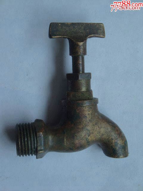 老铜水龙头