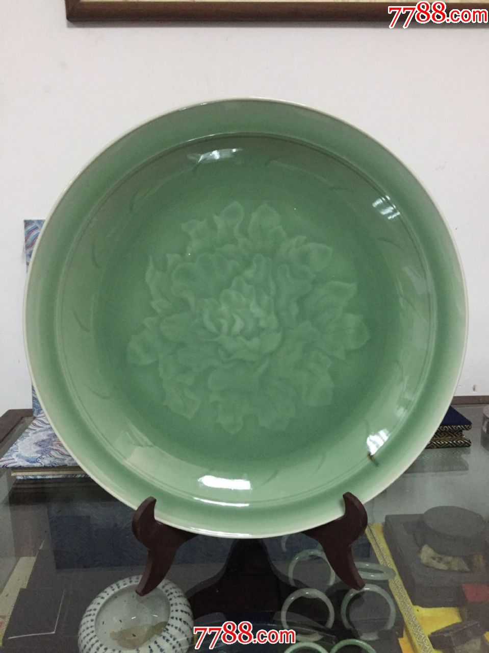 龙泉青瓷牡丹纹赏盘国大师叶宏明制