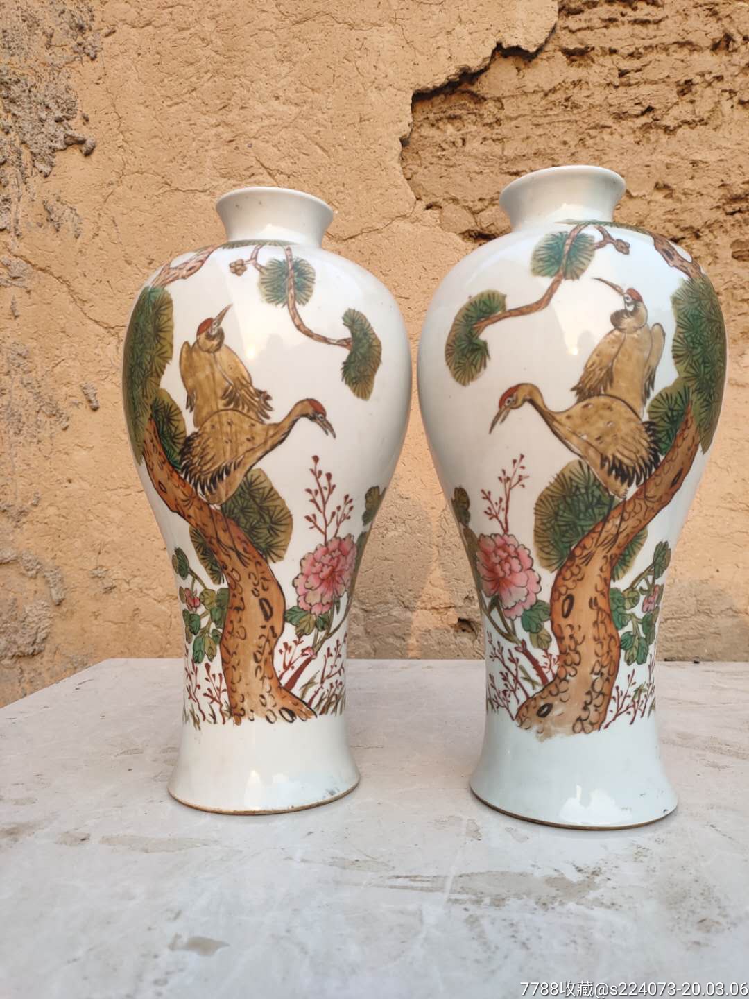 下乡偶得松鹤延年梅瓶一对,画工细腻,全品.
