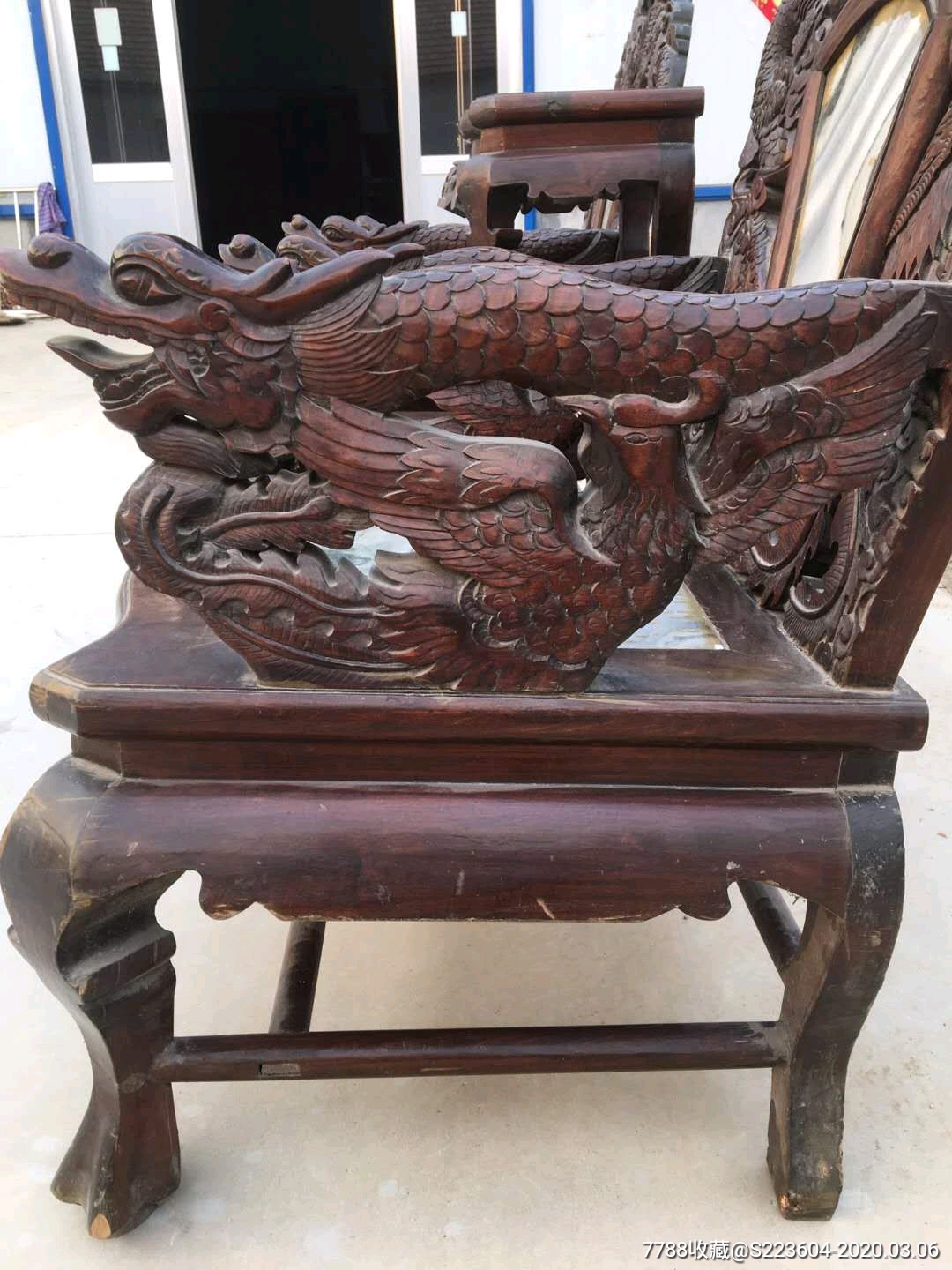 解放时期,花梨木椅子三件套,雕刻龙凤,寓意"龙凤呈祥"!