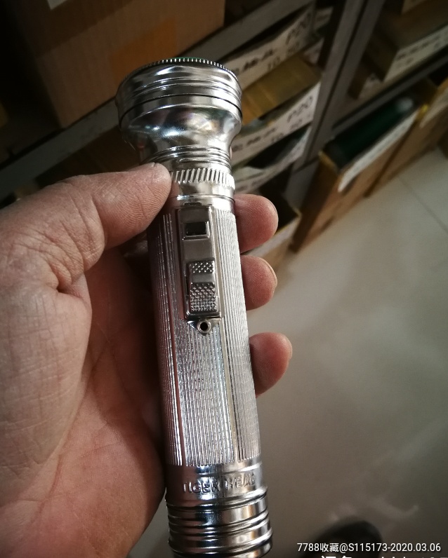 2004年前后广州产虎头牌铁皮手电筒全新库存货