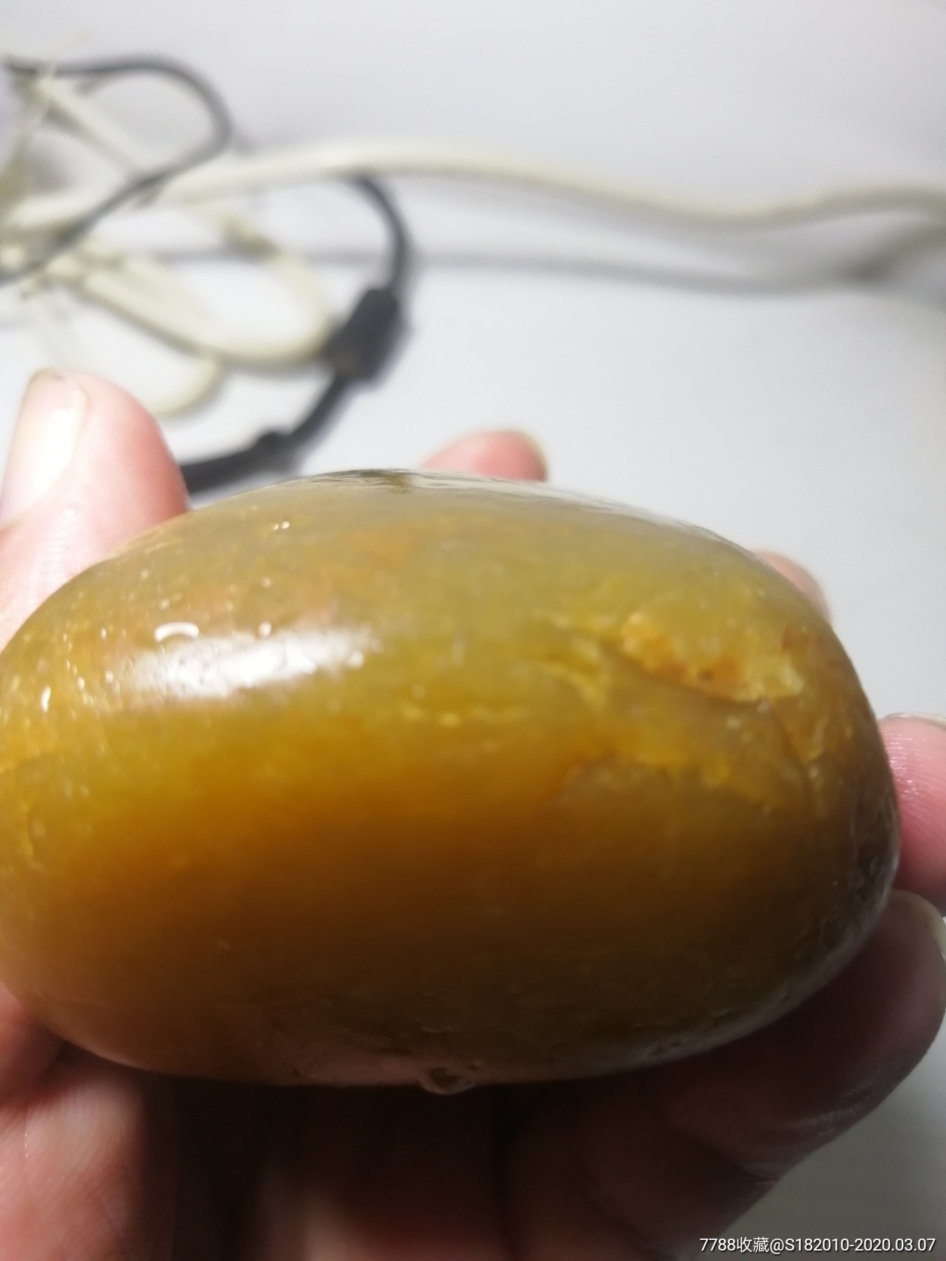 长江黄玉,重300克,完整雕刻,把玩都好!玉化一流!少见好料子!