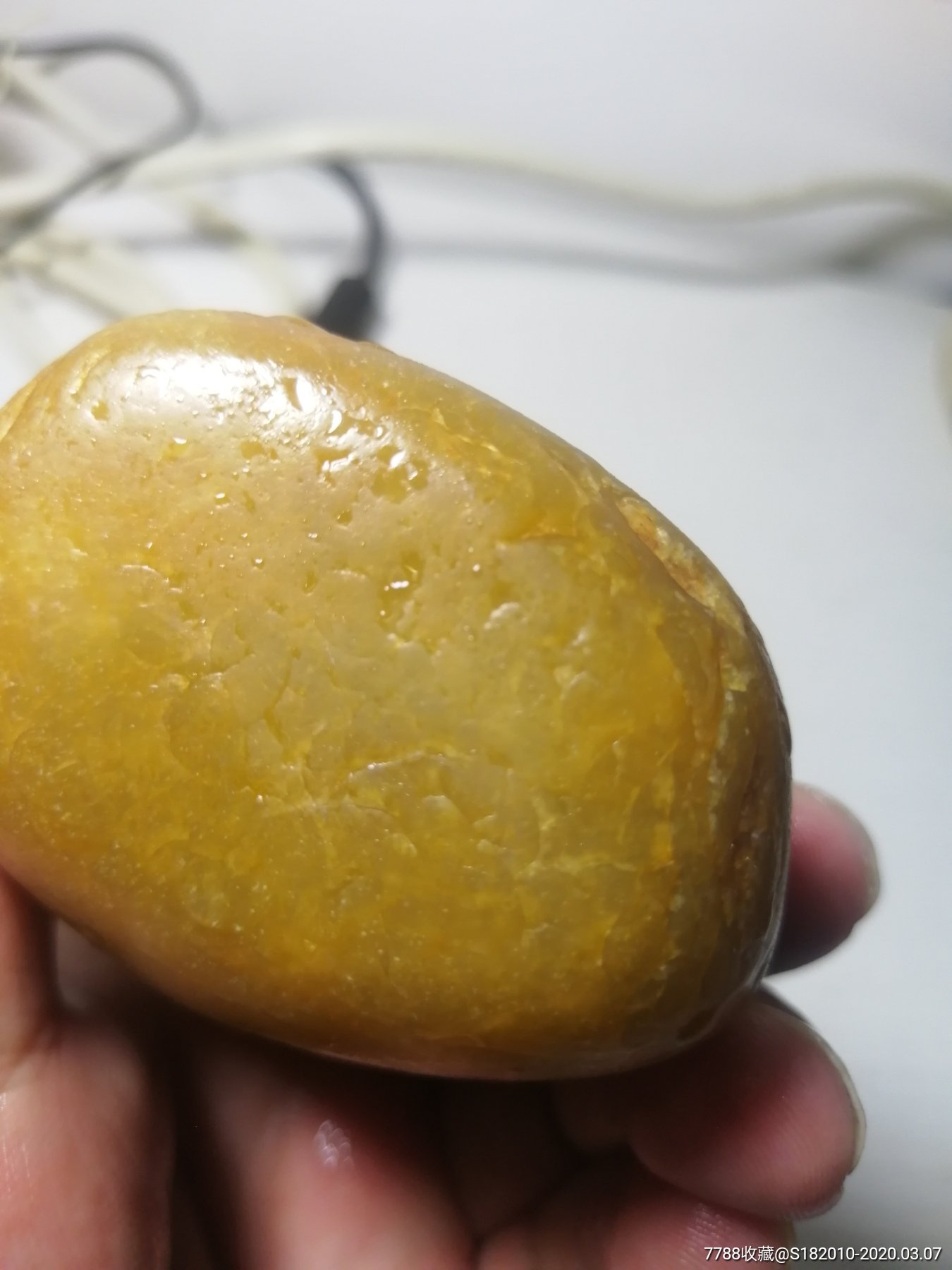 长江黄玉,重300克,完整雕刻,把玩都好!玉化一流!少见好料子!