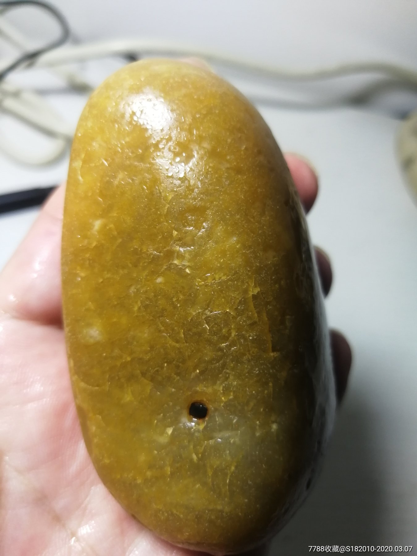 长江黄玉,重300克,完整雕刻,把玩都好!玉化一流!少见好料子!