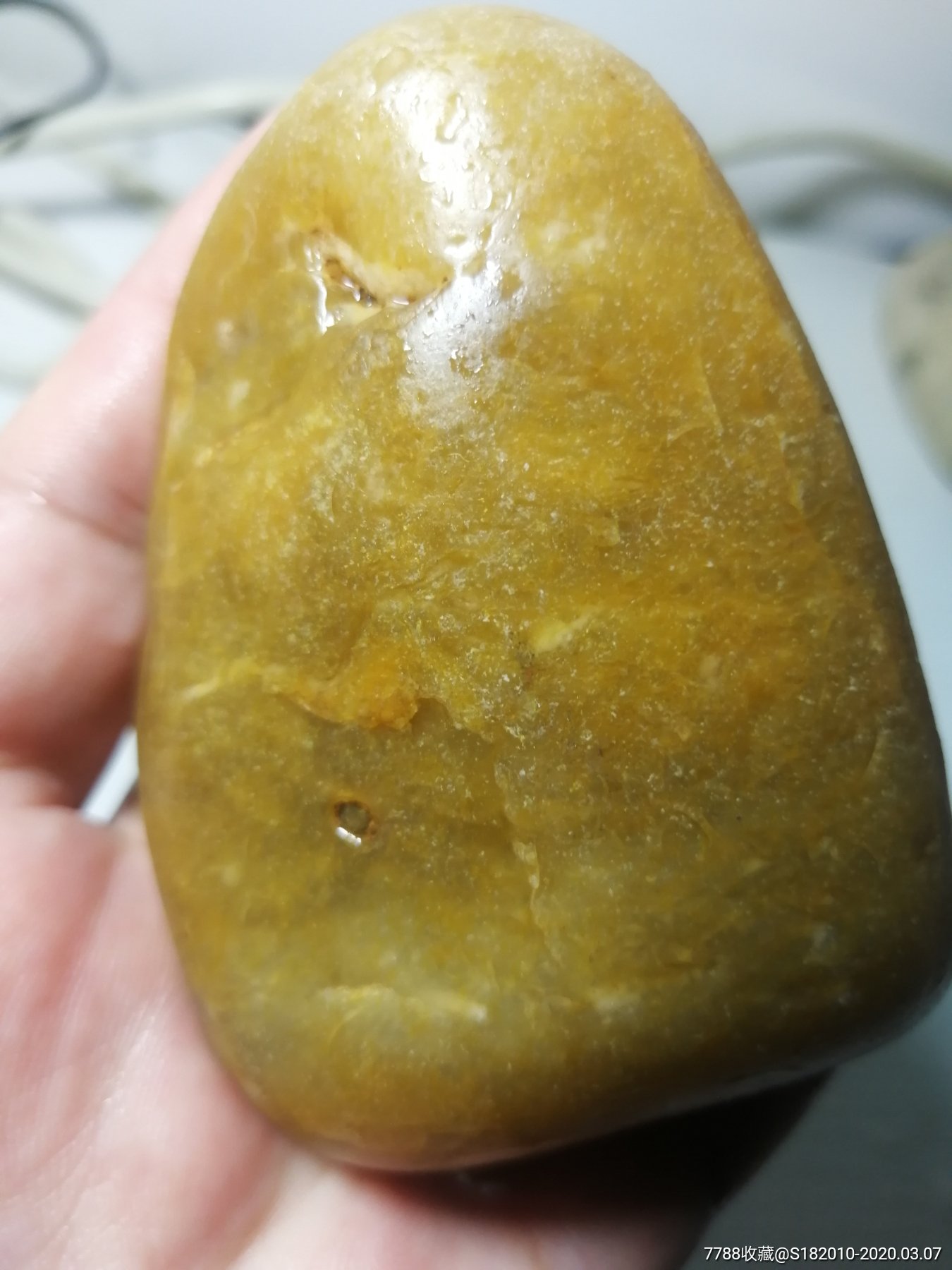 长江黄玉,重300克,完整雕刻,把玩都好!玉化一流!少见好料子!