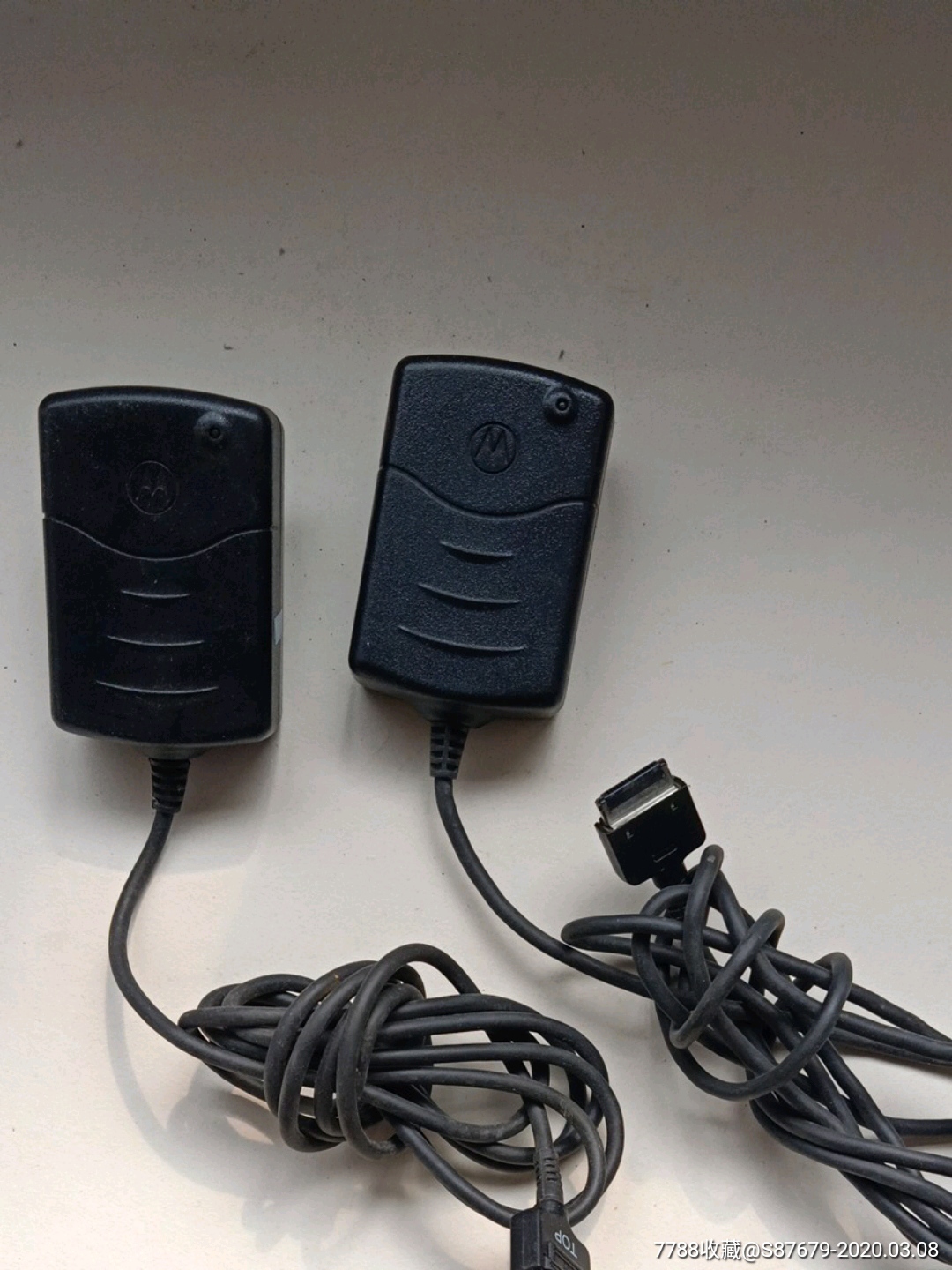 摩托罗拉手机充电器两个
