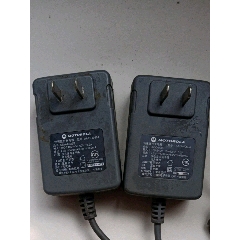 摩托罗拉手机充电器两个(se71524363)_7788收藏__收藏热线