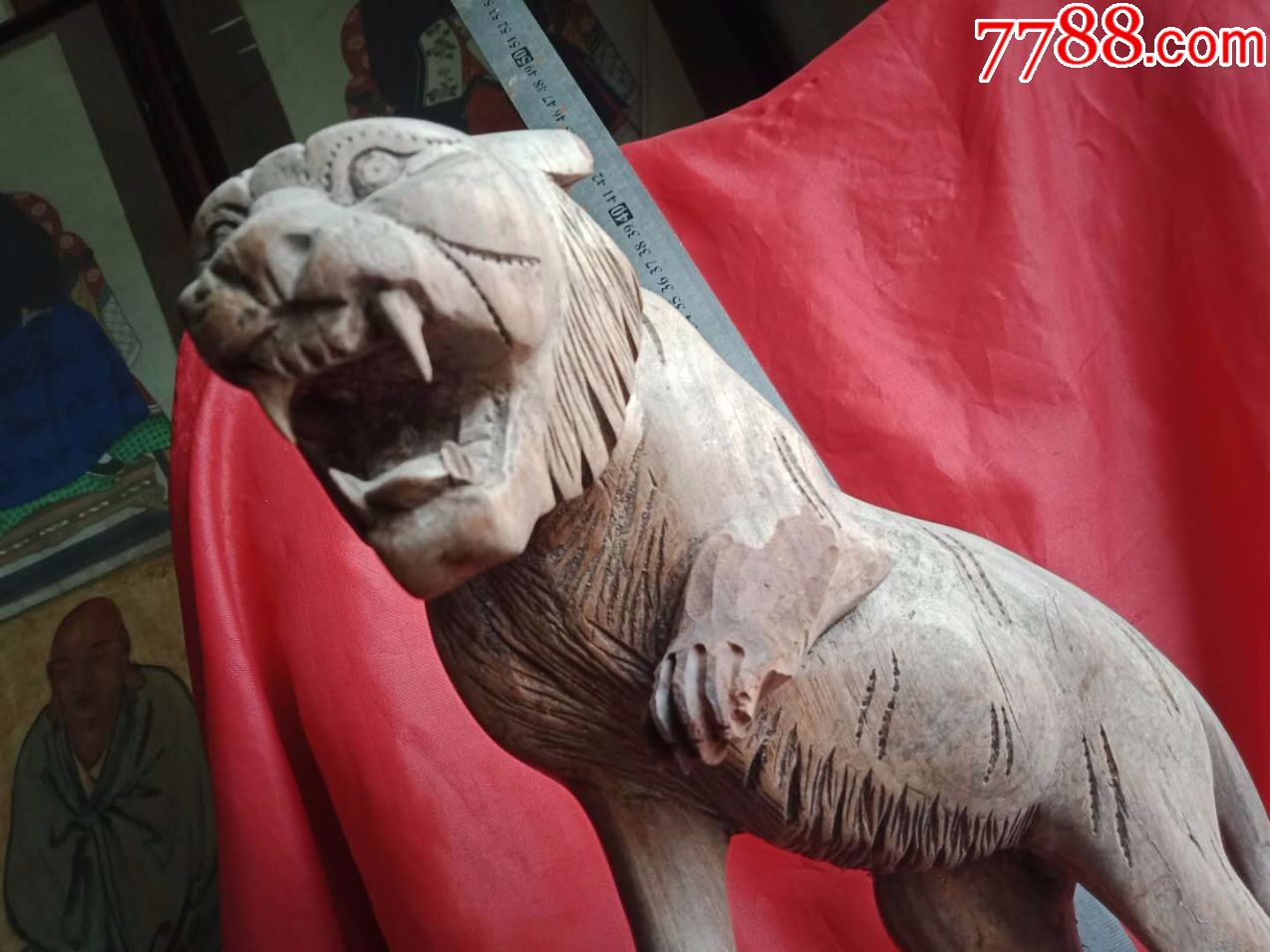 5斤重,一腿重新修理,估计是鸡翅木雕刻动物花鸟老虎,包邮