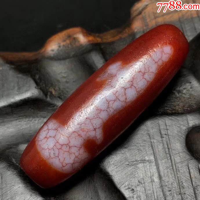 一枚老红玉髓坐莲观音天珠