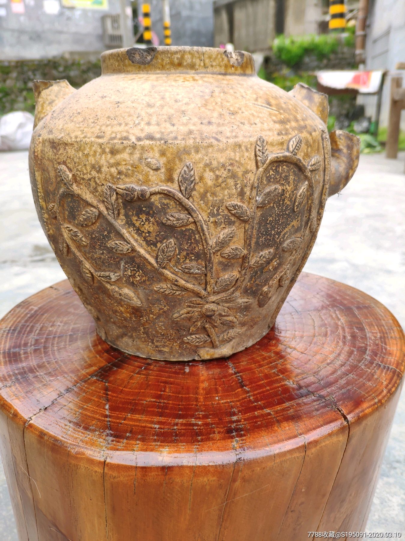 民国大号堆花提梁壶陶罐