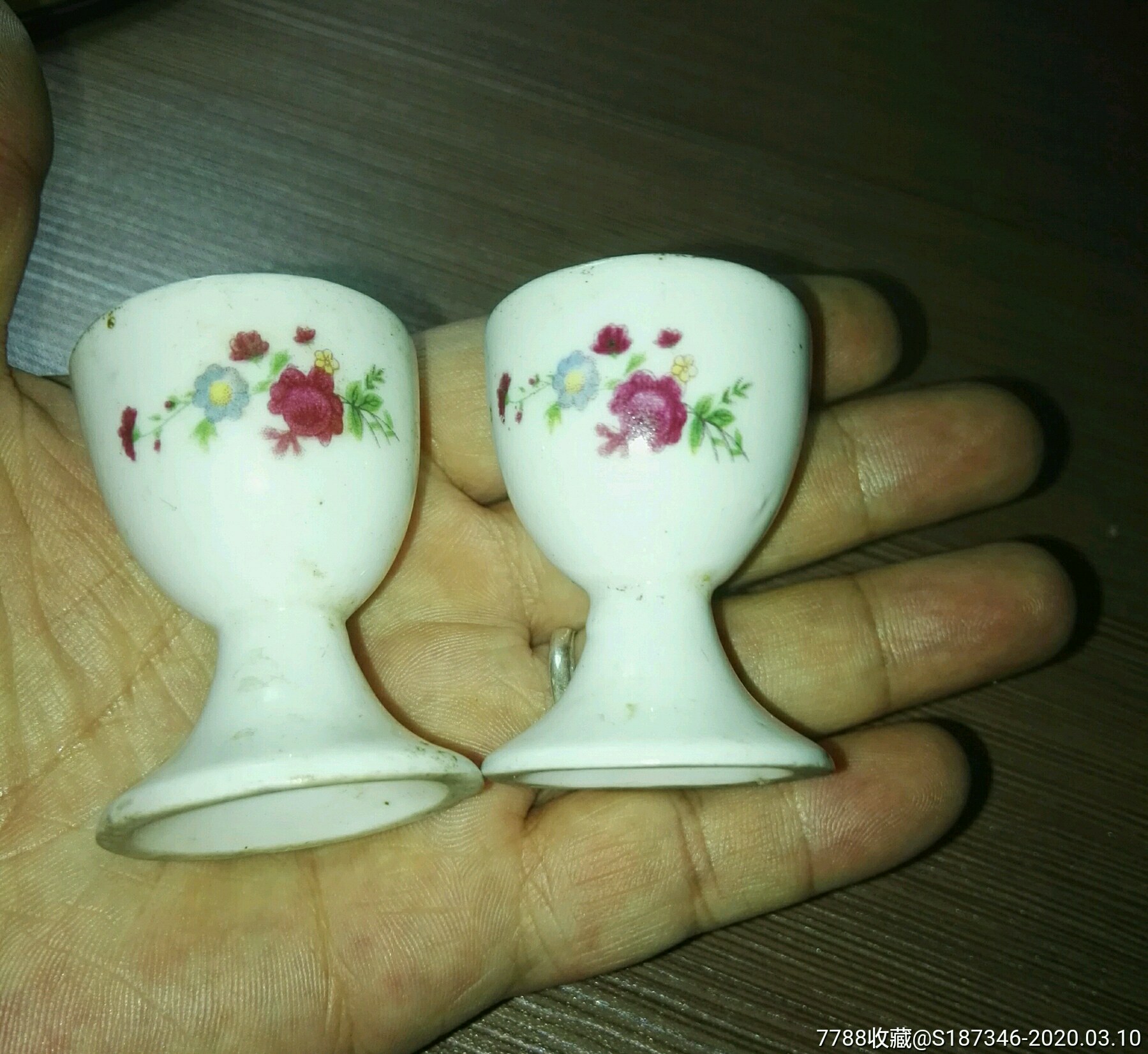 民国描金花卉酒杯一对