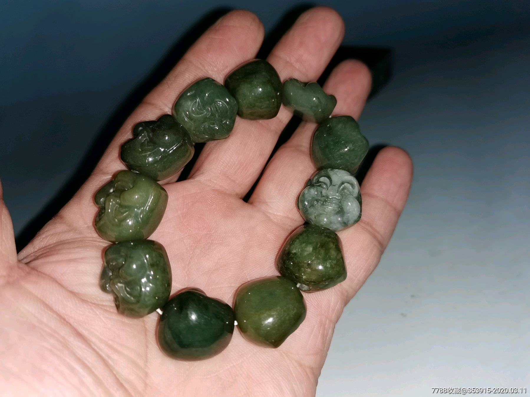 有证书的翡翠佛头手串