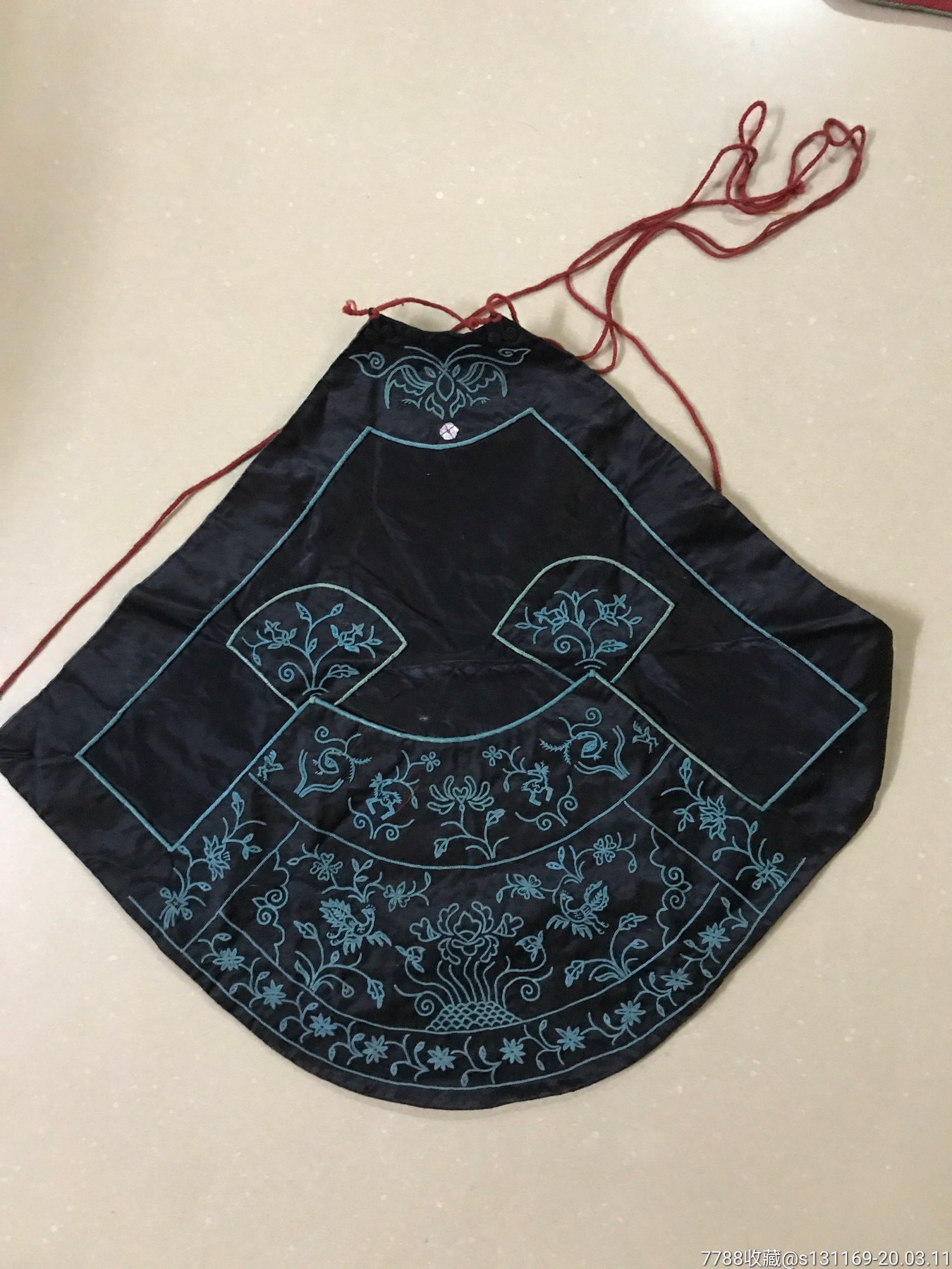 老肚兜九个同售