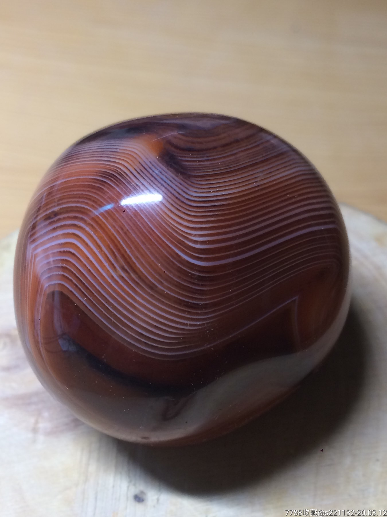 圆满白线纹玛瑙手把件