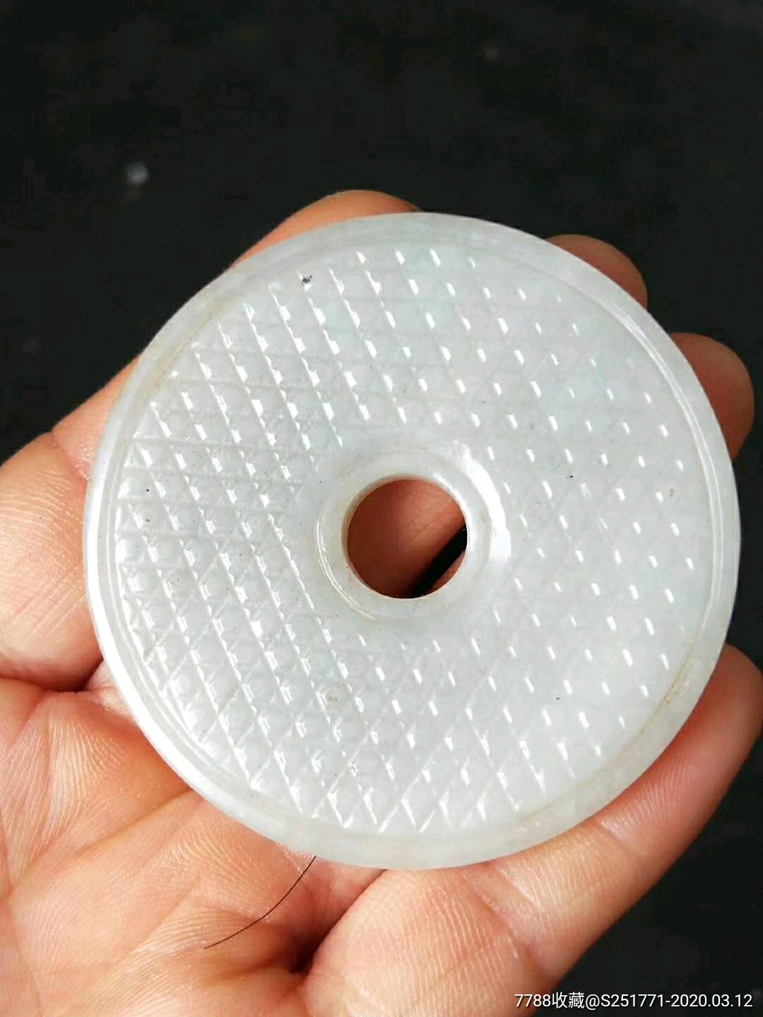 明代和田玉乳丁纹玉璧