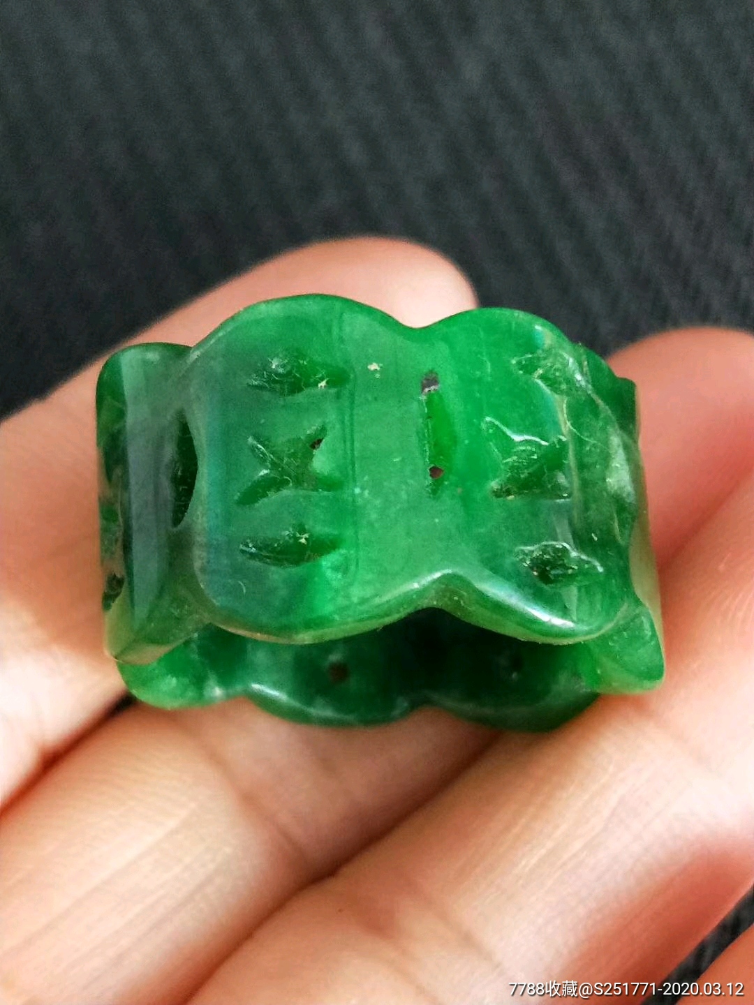 民国满绿铁龙生翡翠扳指