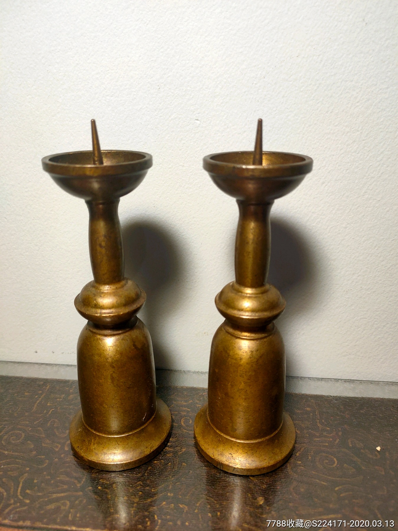 一对铜蜡台