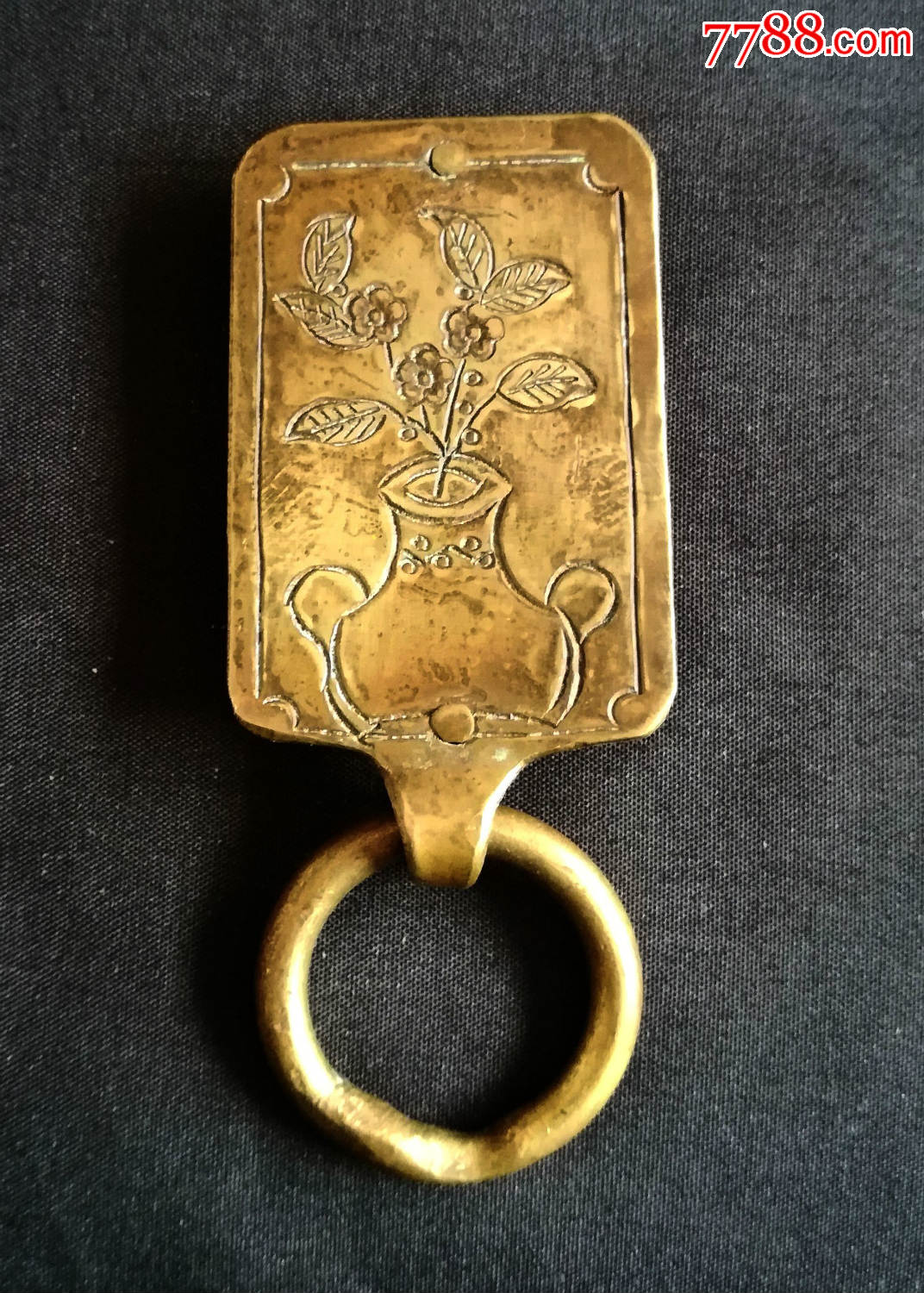 民国:漂亮手刻花瓶黄铜腰带扣