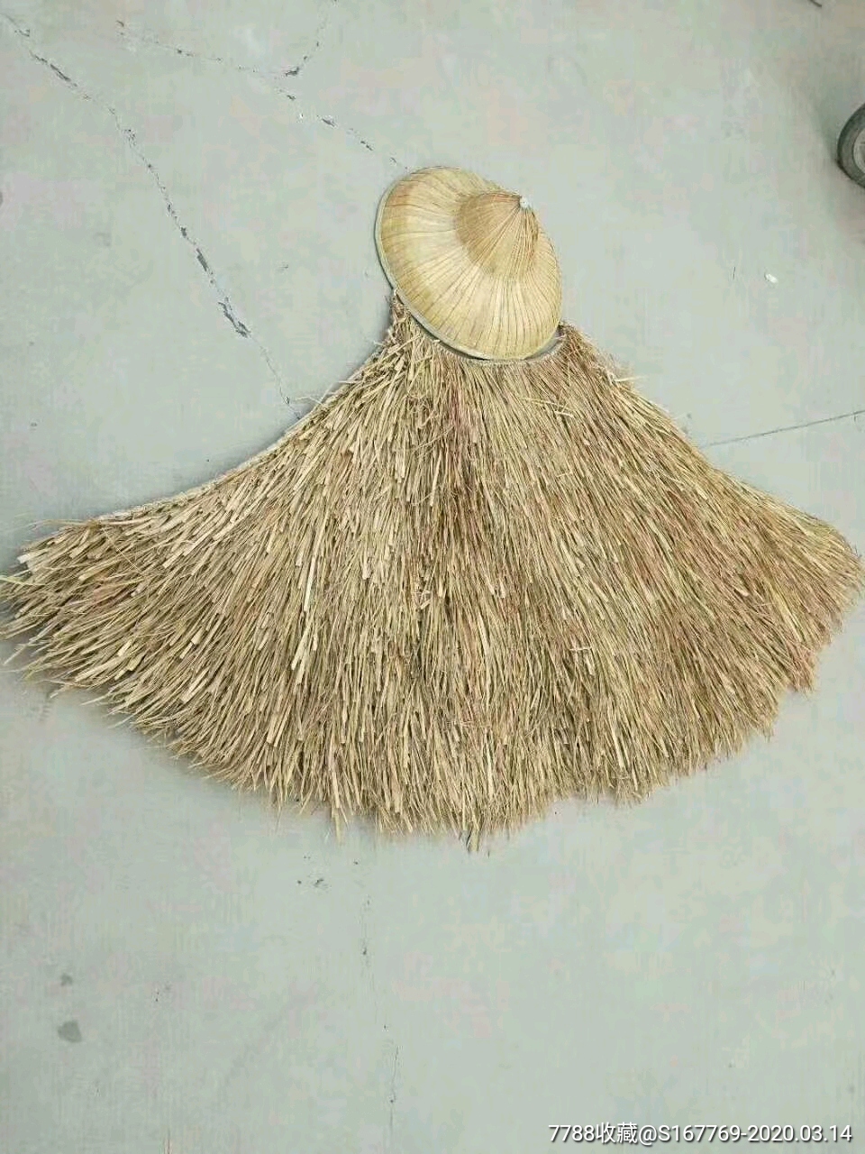 老茅草蓑衣一件