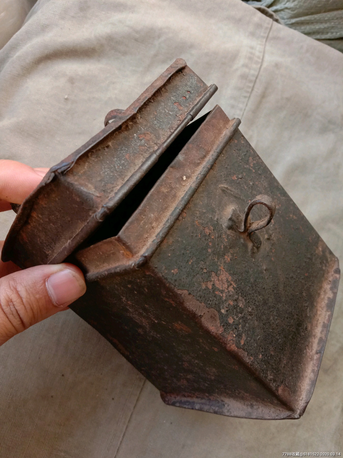 民国时期老铁皮盒子老存钱罐储蓄罐中古老小保险箱玩具老物件