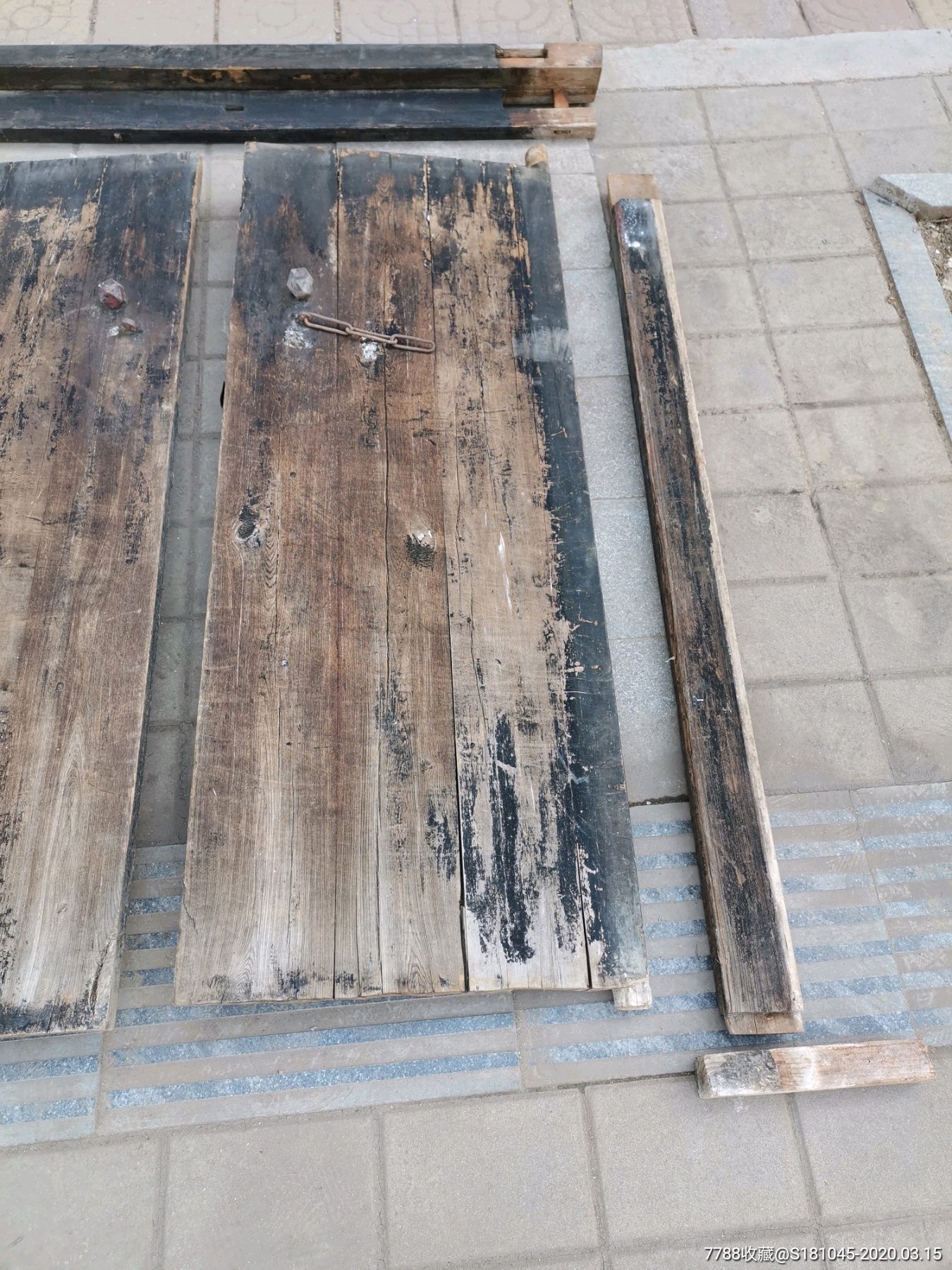 品相一流能正常使用的老榆木门及门框及门边及门踏完整一套