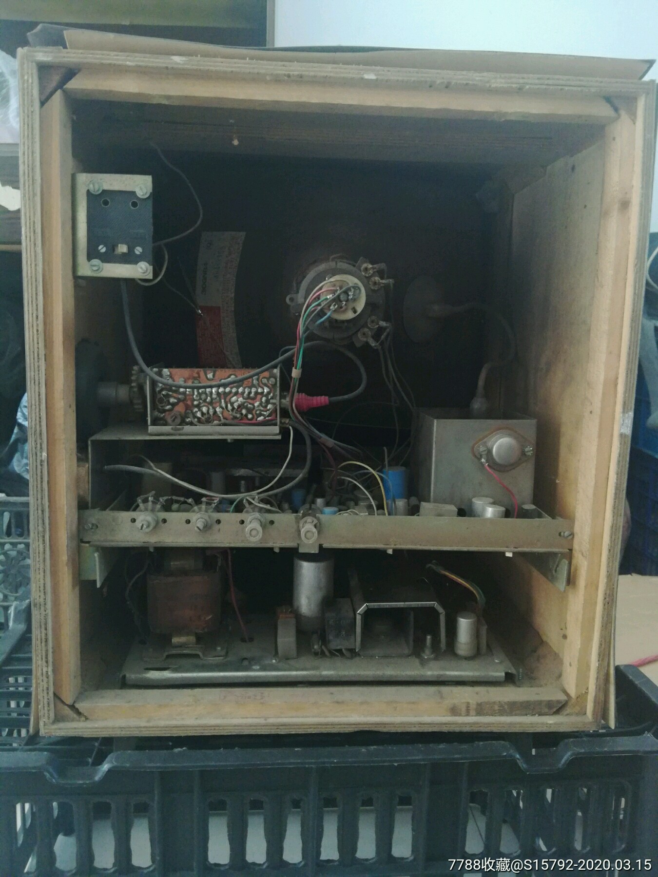 飞鹿牌黑白电视机