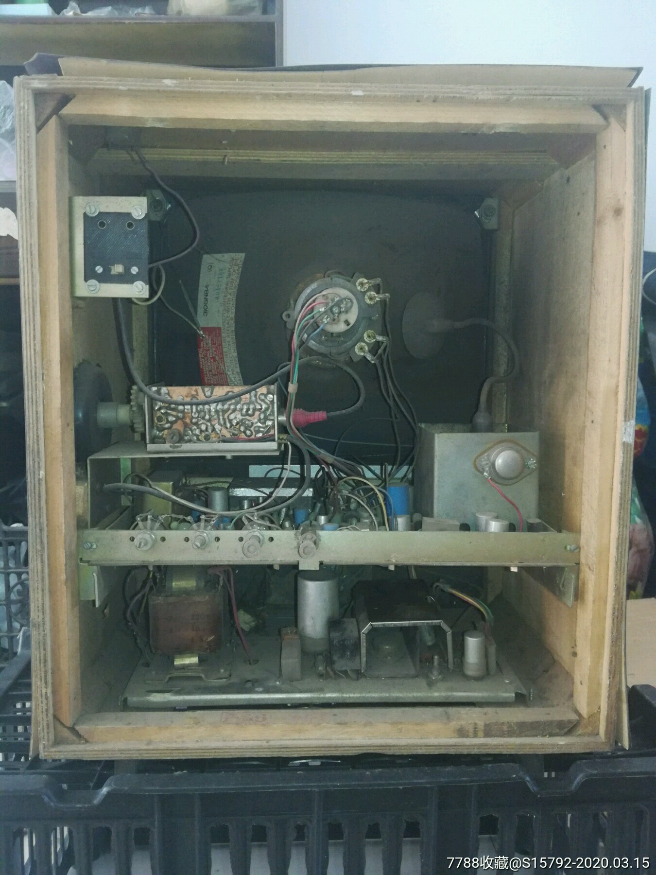 飞鹿牌黑白电视机