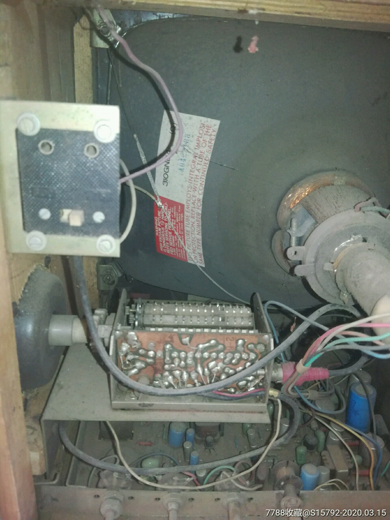 飞鹿牌黑白电视机