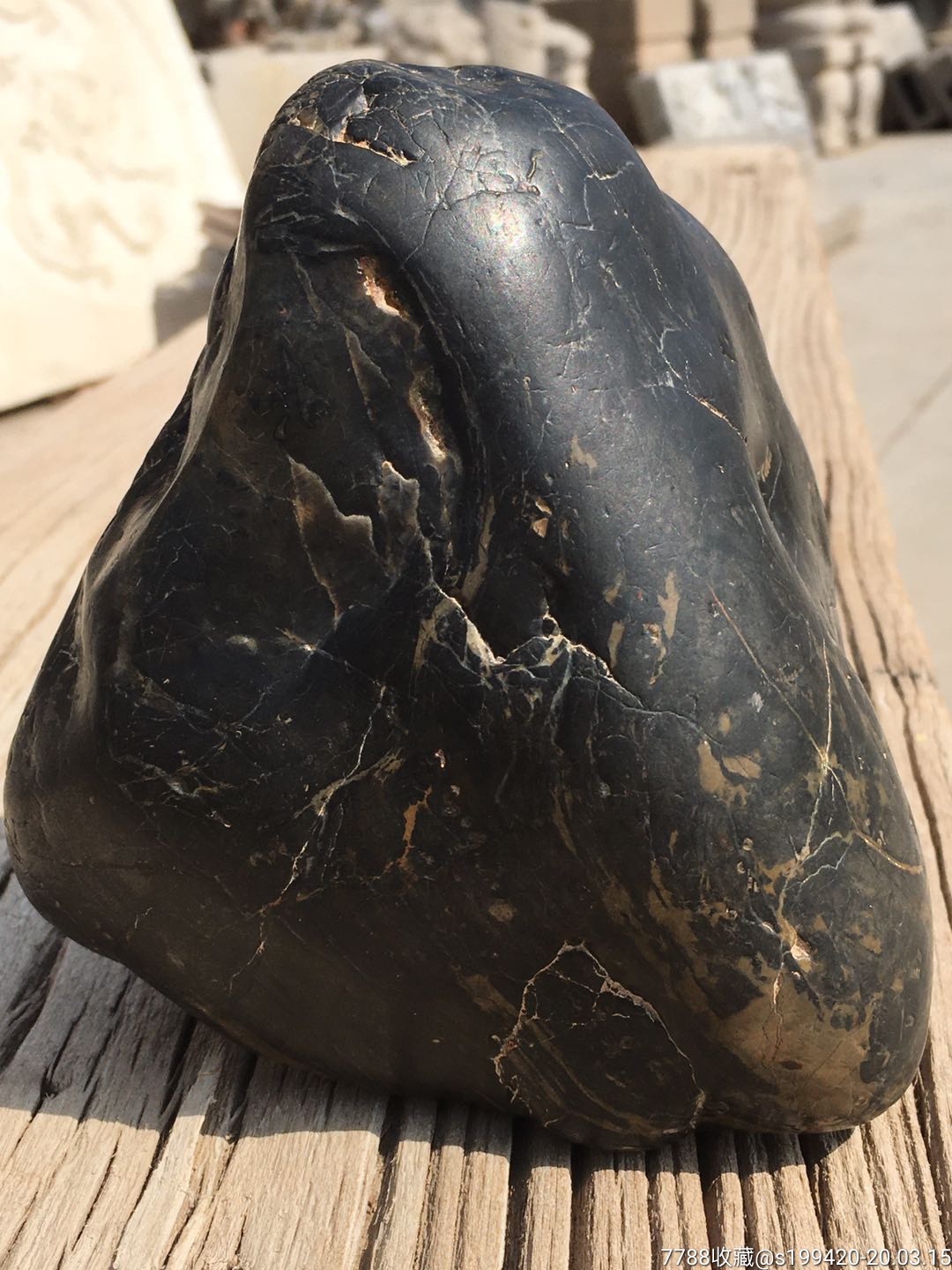墨玉原石,油皮,赏,玩于一体,通身圆滑无棱角,包浆一流,无磕碰.