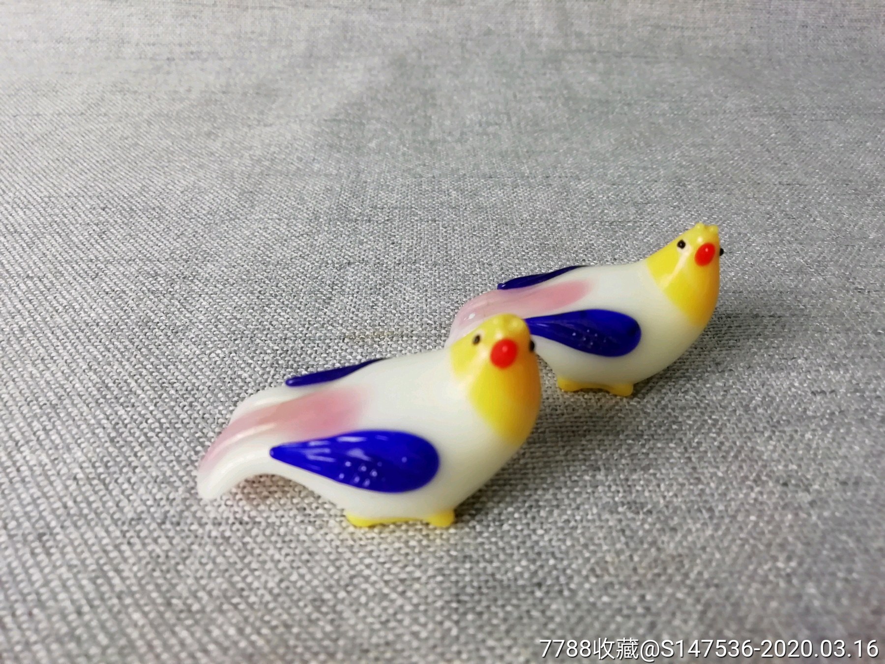 琉璃动物鸟一对