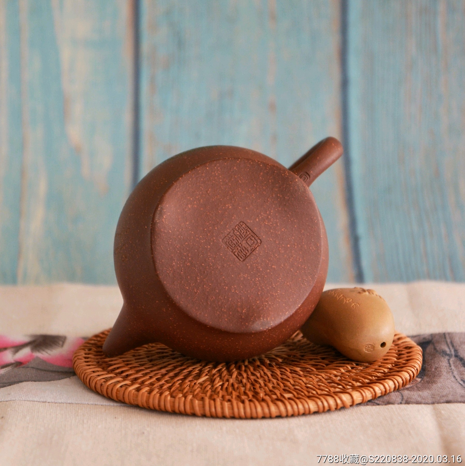 向建清水泥调砂纯手工三足福韵紫砂壶