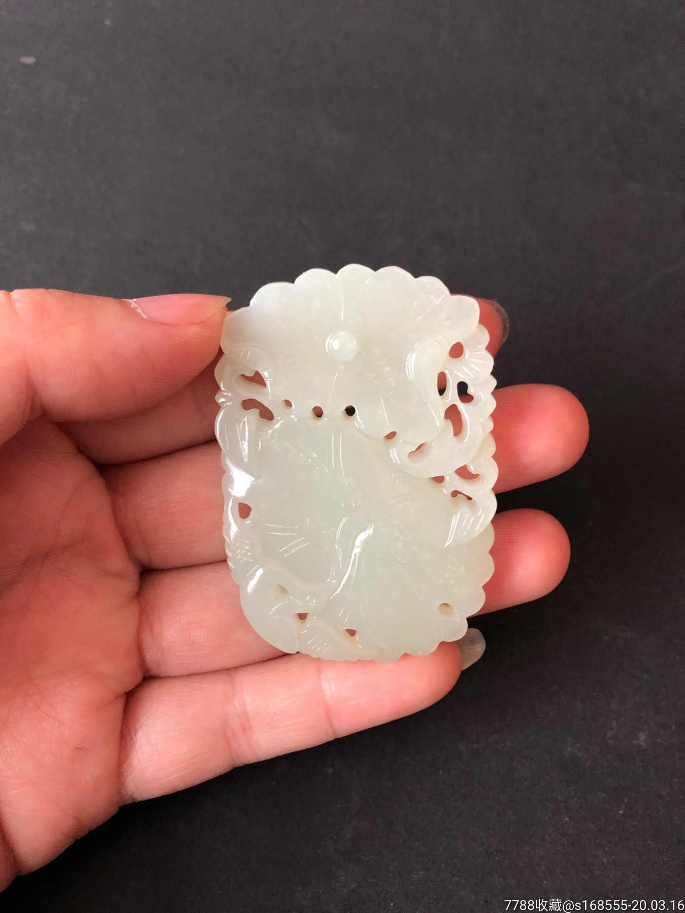 和田玉雕荷叶挂件