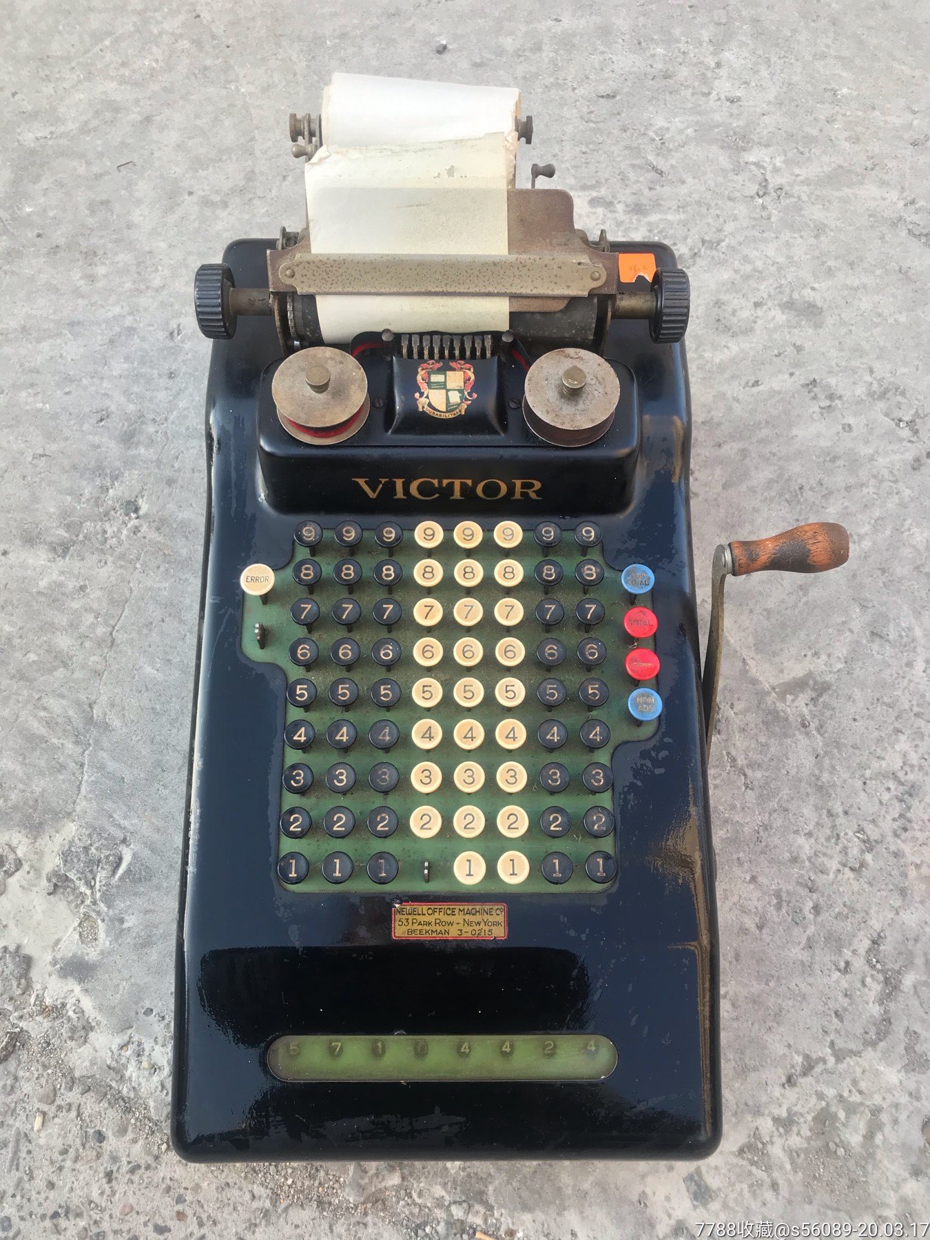 美国三十年代左右的手摇计算器,品相完整正常使用,值得拥有.