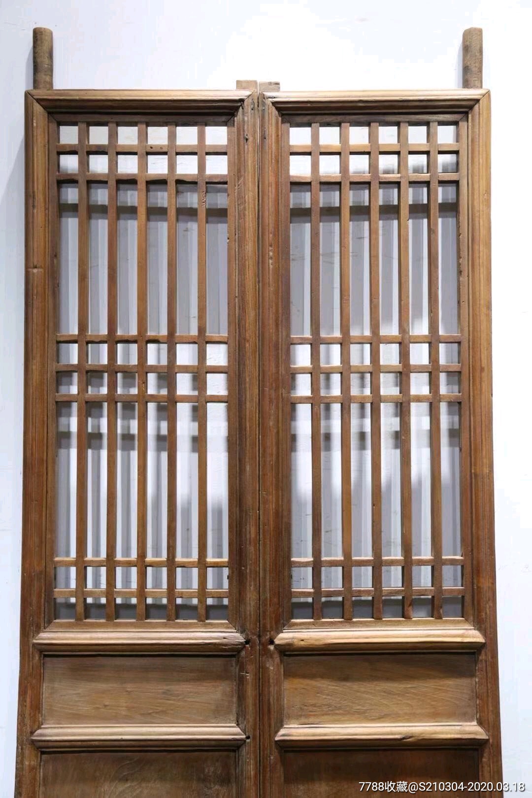 清楠木门扇(一对),做工精致考究,雕刻精湛,保存完好,可正常使用,包浆