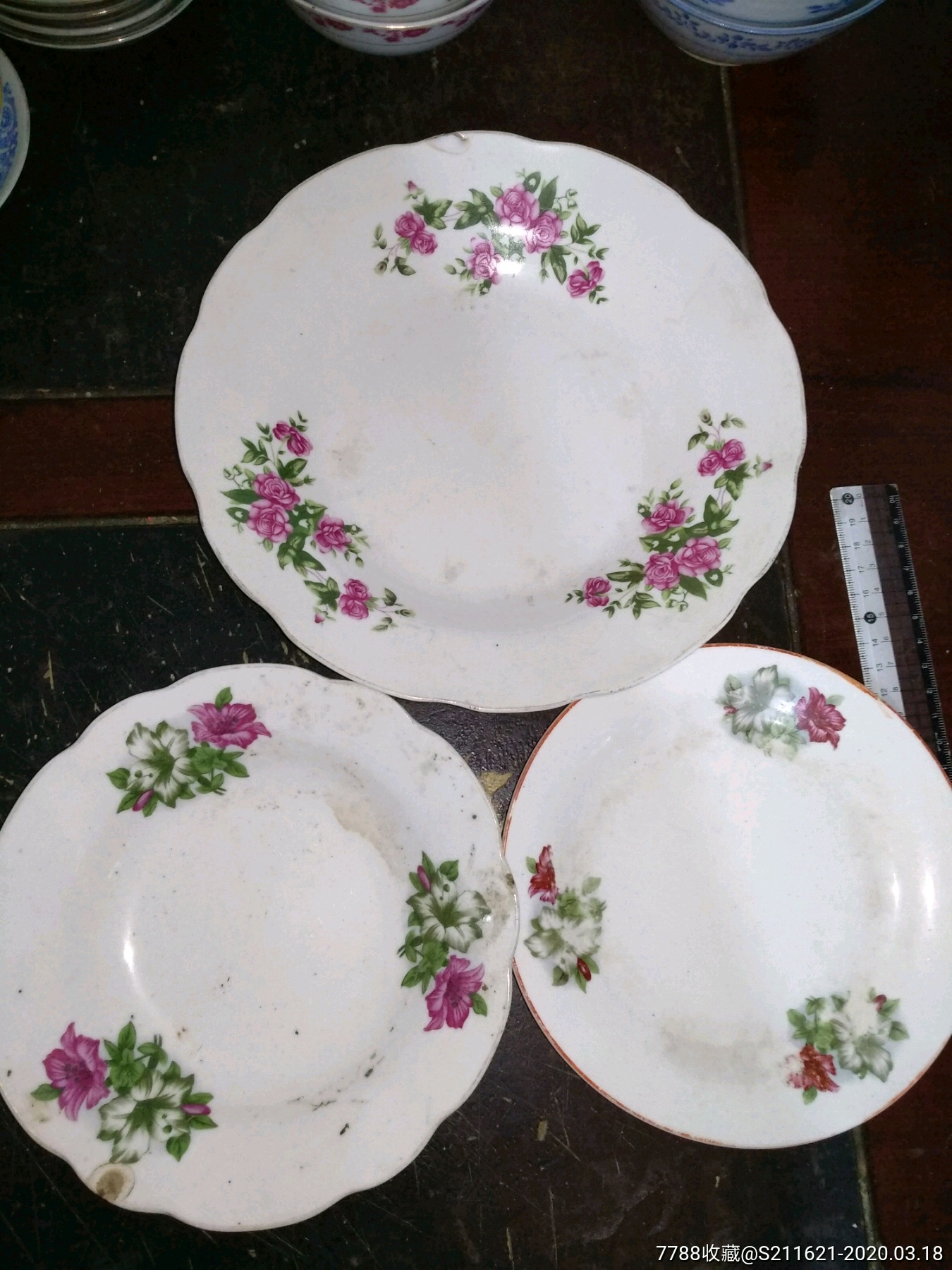 三个学研究老花卉盘子