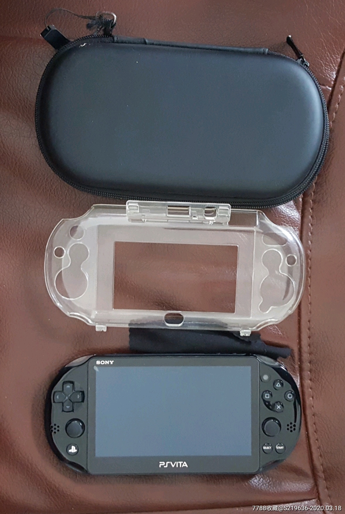 一台索尼psv掌上游戏机