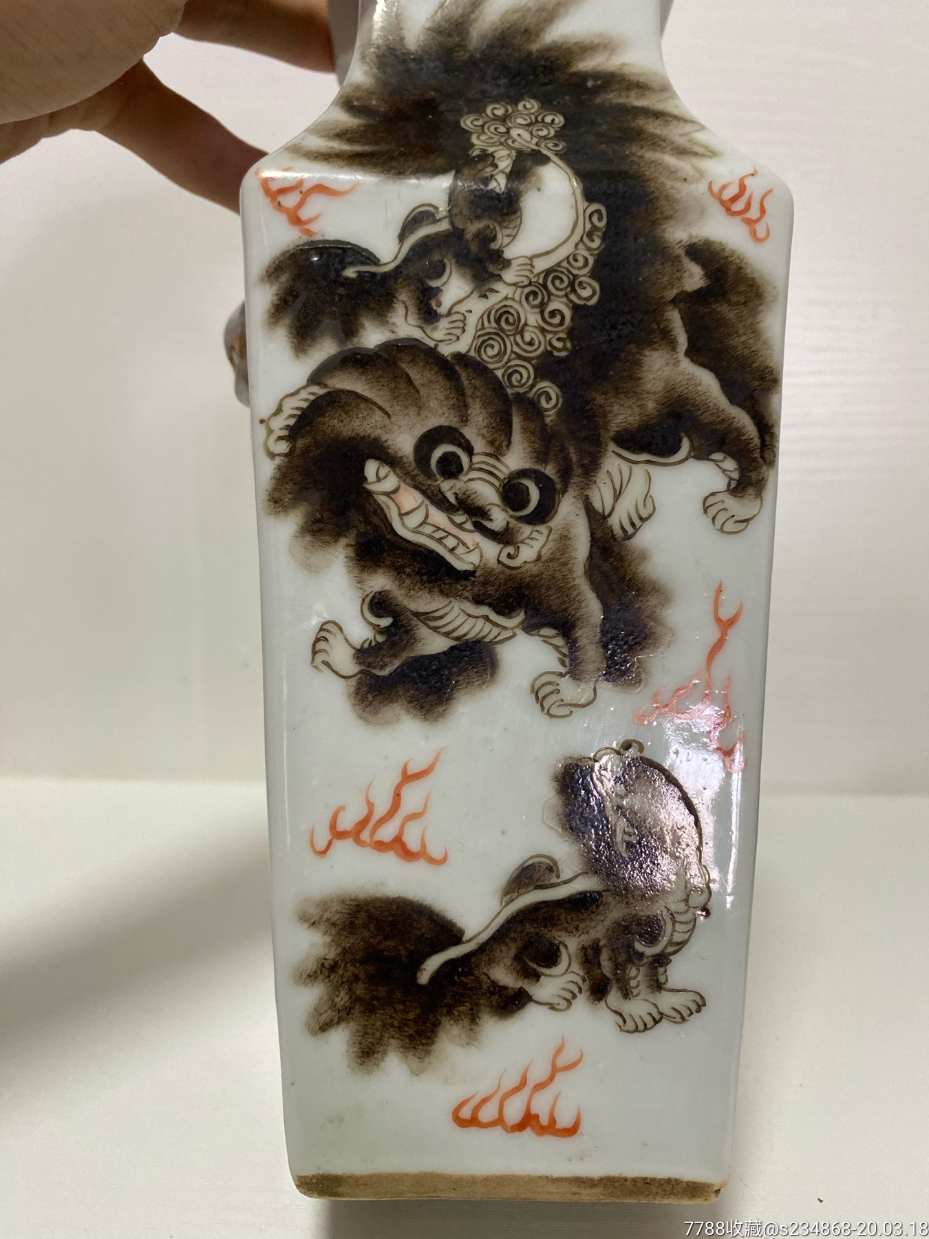 晚清民国,名家粉彩狮子四方瓶,画工精细,釉色温润,色彩搭配,晚清民国