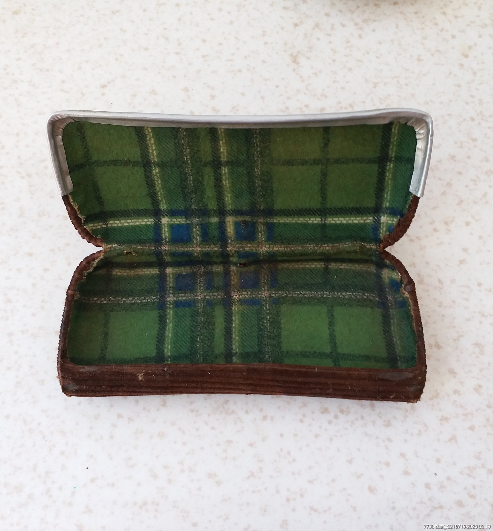 铁盒布面老眼镜盒