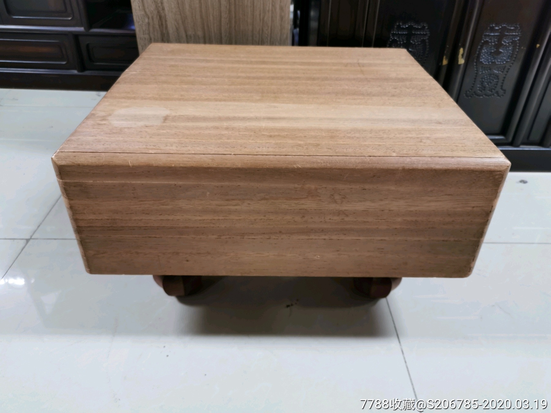 榧木围棋盘,精品,不偏不倚,本榧木造,原装木盒,轻微划痕无伤大雅