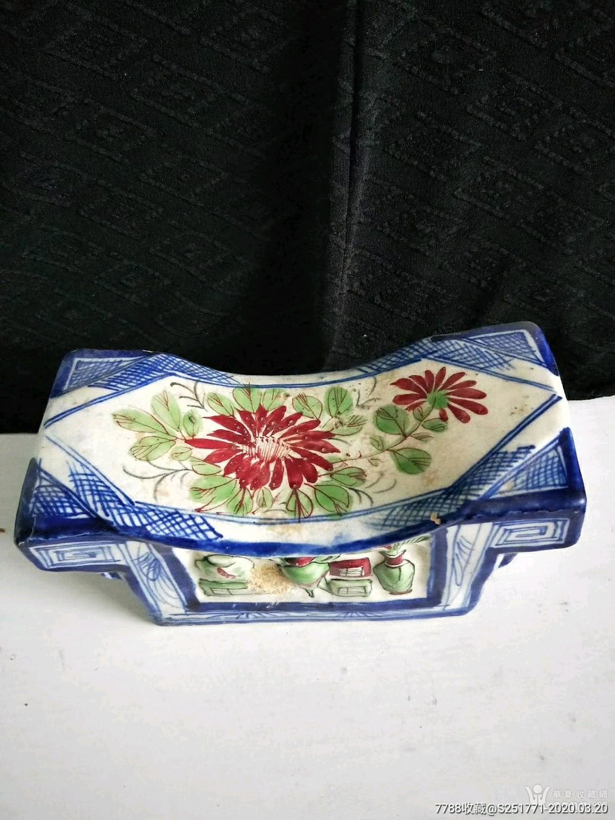 清代红绿彩瓷枕