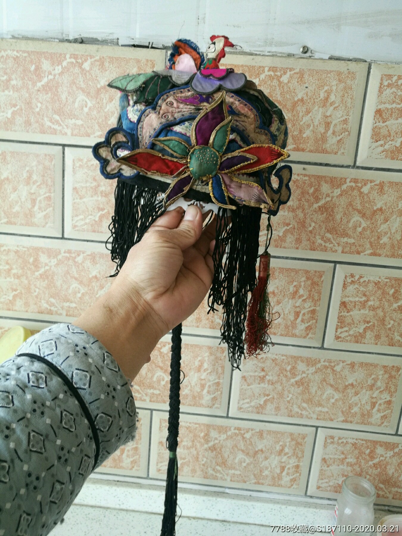 清代贴花鸡冠儿童帽