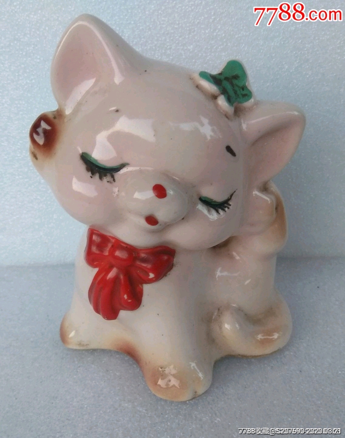 可爱的猫咪老存钱罐