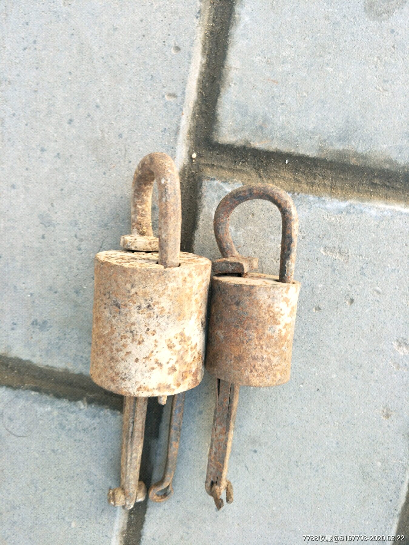 诚转俩铁锁