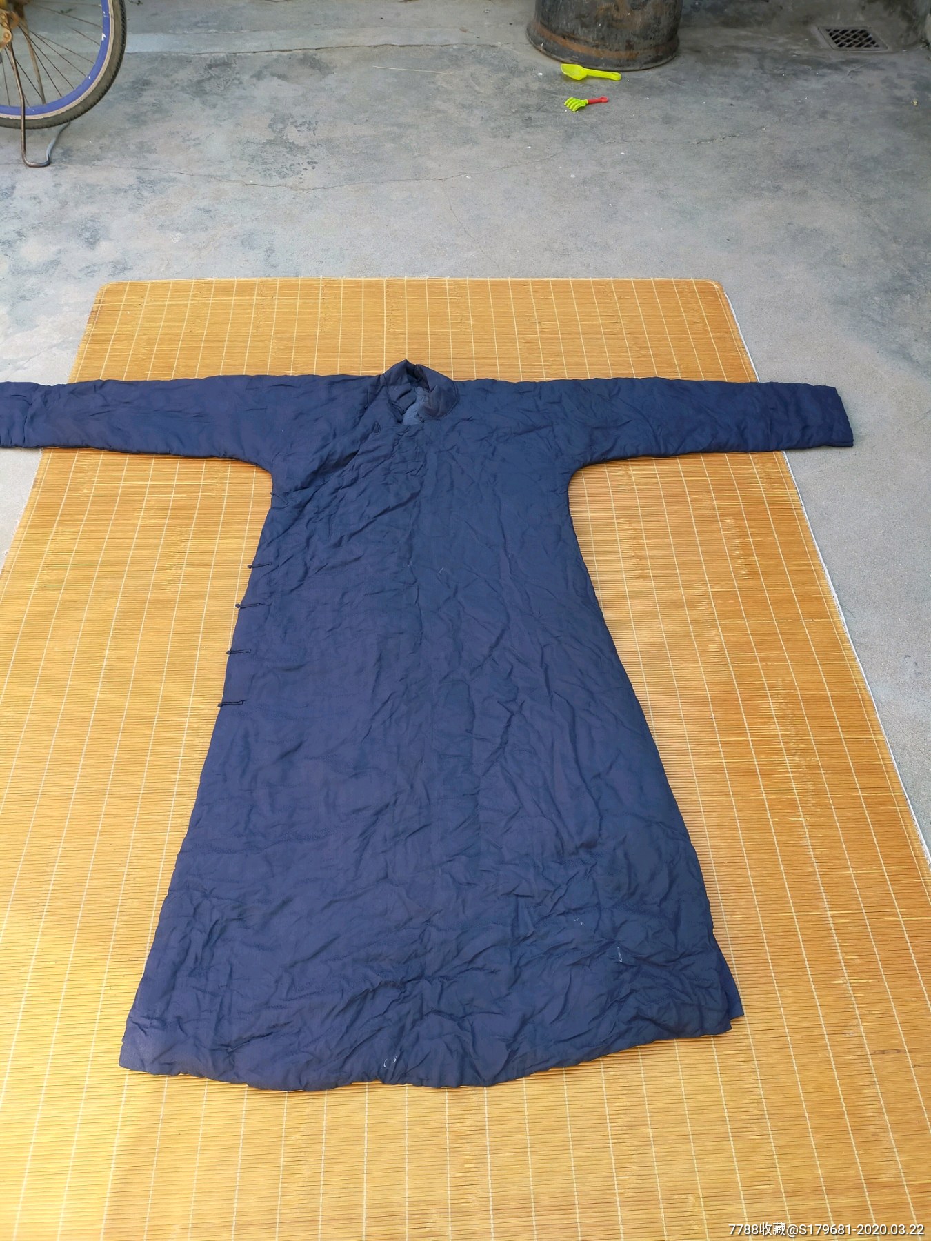 民国时期男丝绸长棉袍