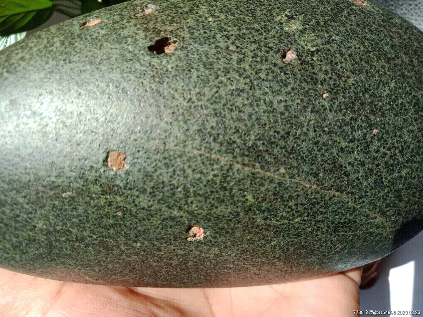 橄榄绿陨石(绿蛋)