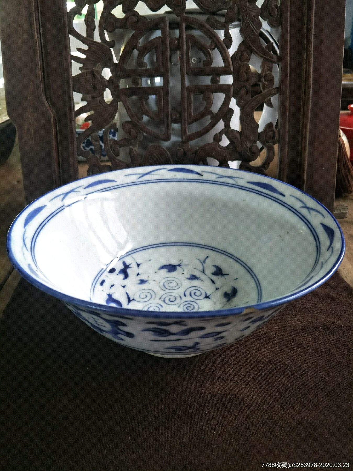 民国时期青花特大碗全品相没有冲线只有一点小飞皮碗特别大可做收藏