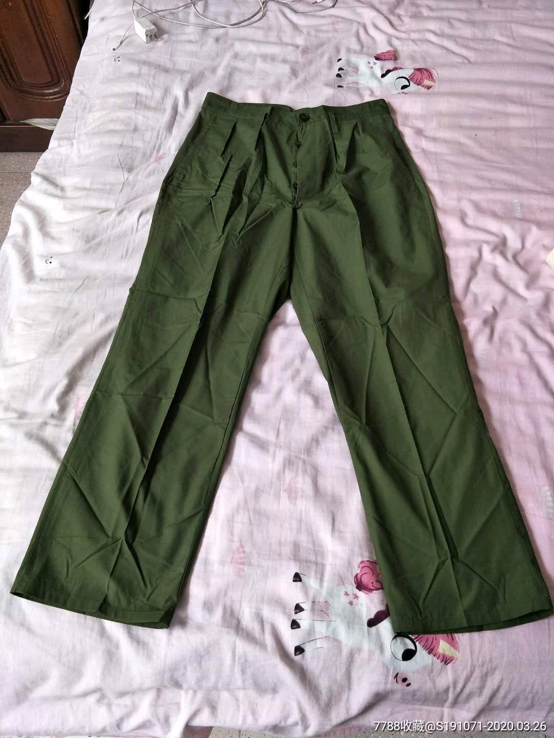 退休老干部收藏的81年65式陆*军装一套,全新的确良二号装