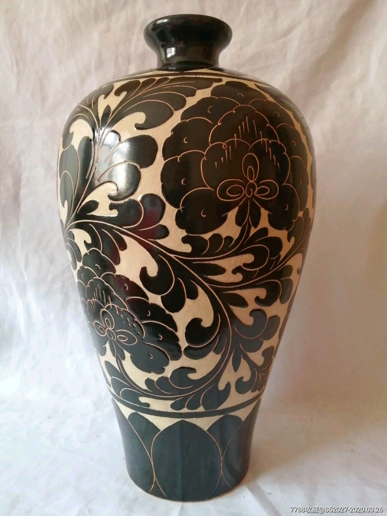 仿宋代耀州窑黑釉剔花大梅瓶.高38.7厘米,直径22.7厘米,重3135克.