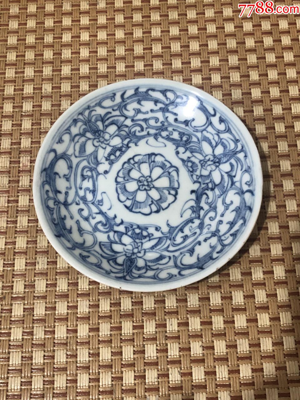 清代嘉庆道光缠枝莲宝相花小盘