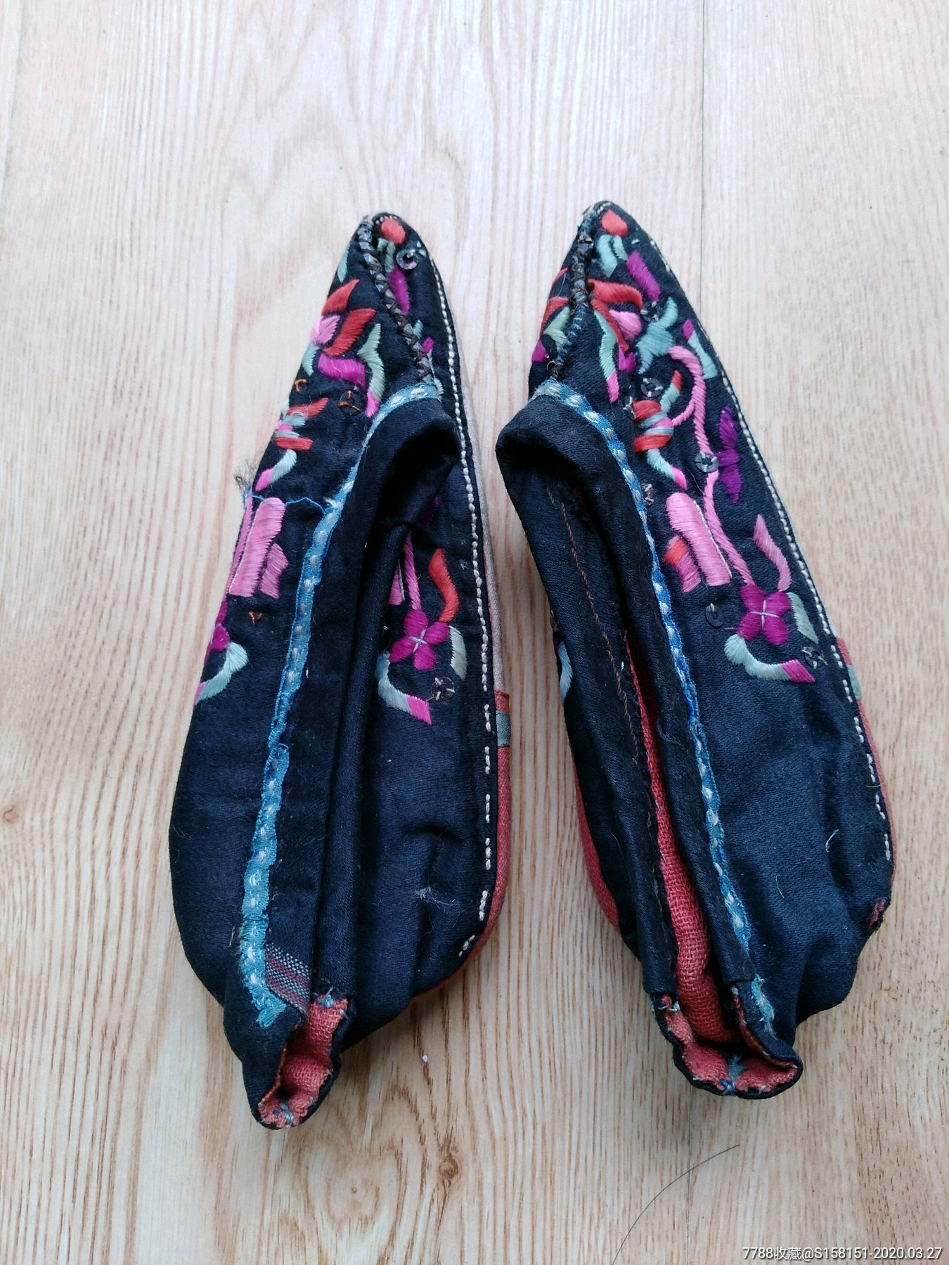 清代手工小脚绣花鞋